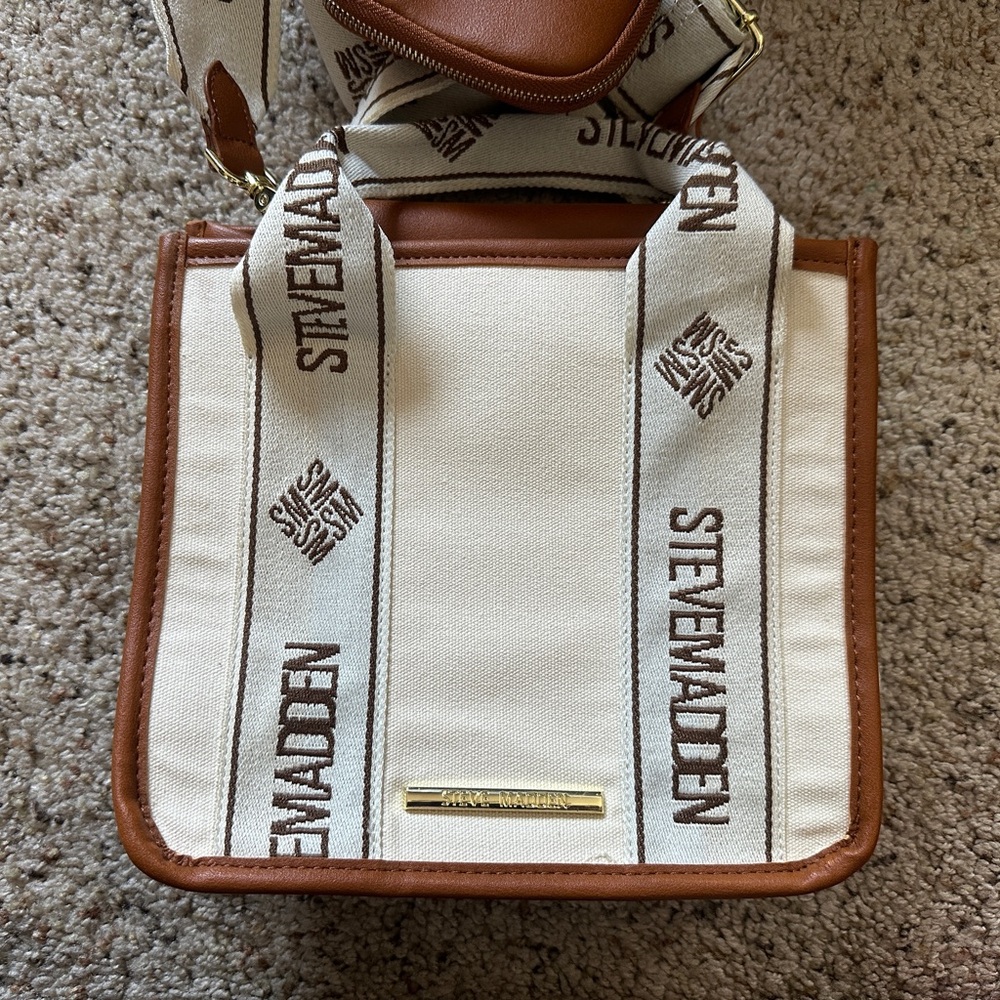 NWOT STEVE MADDEN CROSSBODY